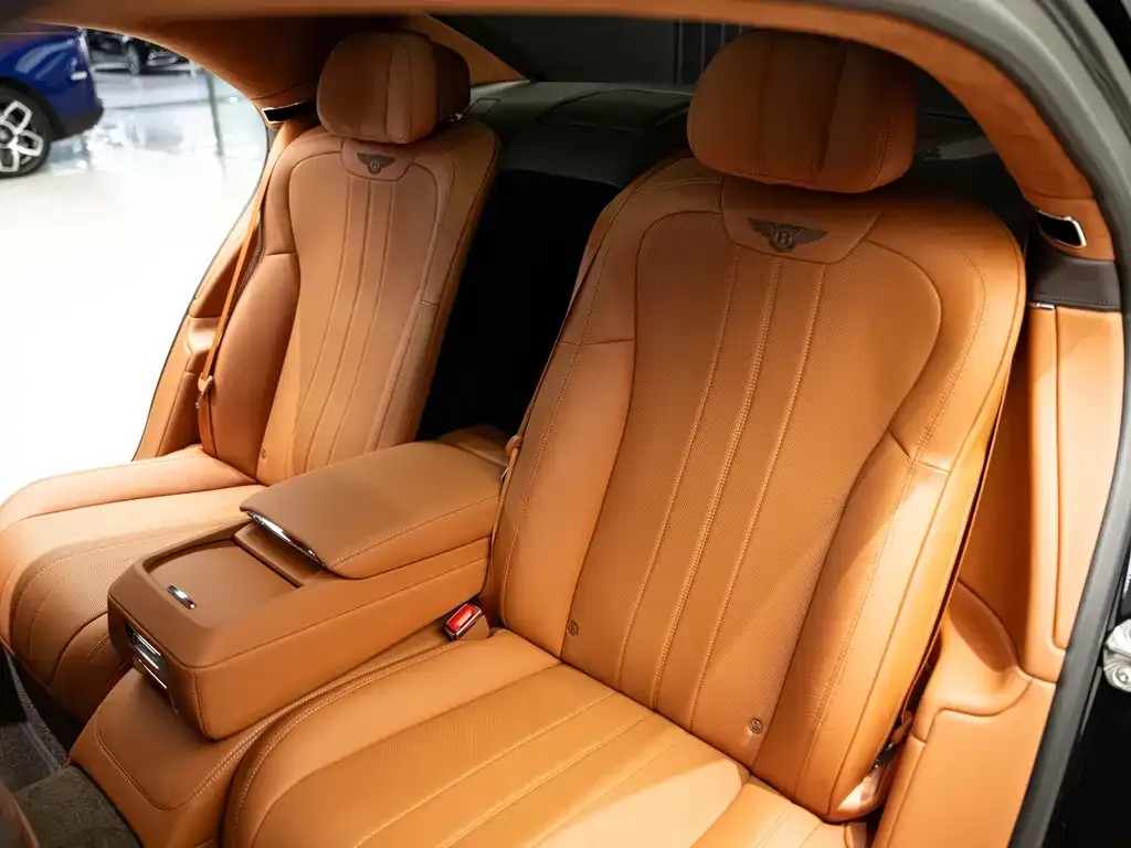 Bentley Flying Spur — фото 5