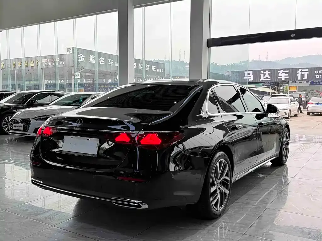 Mercedes-Benz E-Class — фото 10