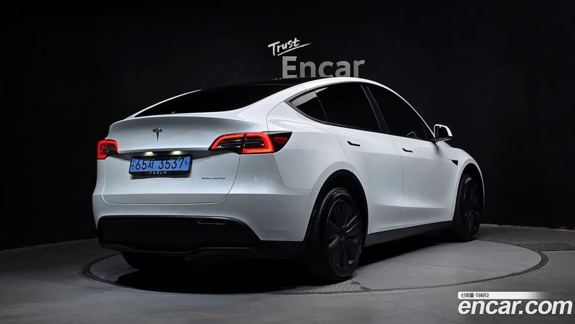 Tesla Model Y — фото 8