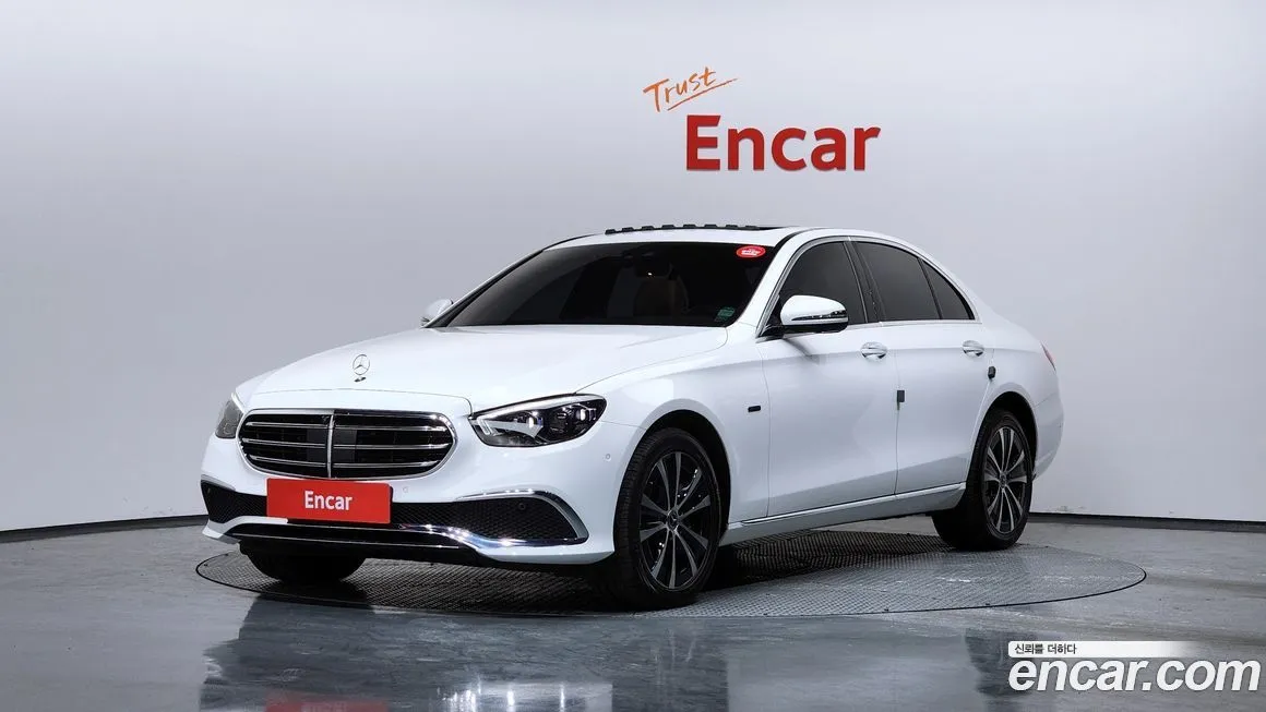 Mercedes-Benz E-Class — фото 1