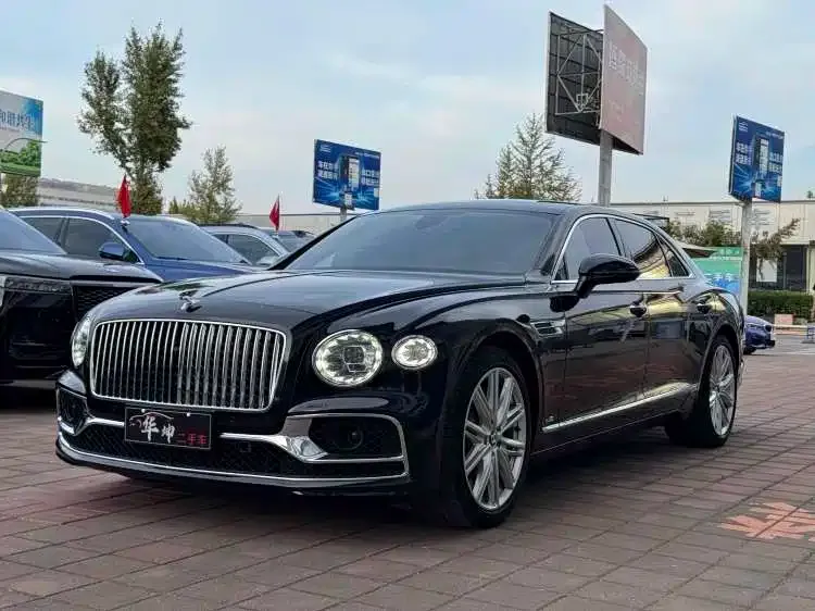 Bentley Flying Spur — фото 1