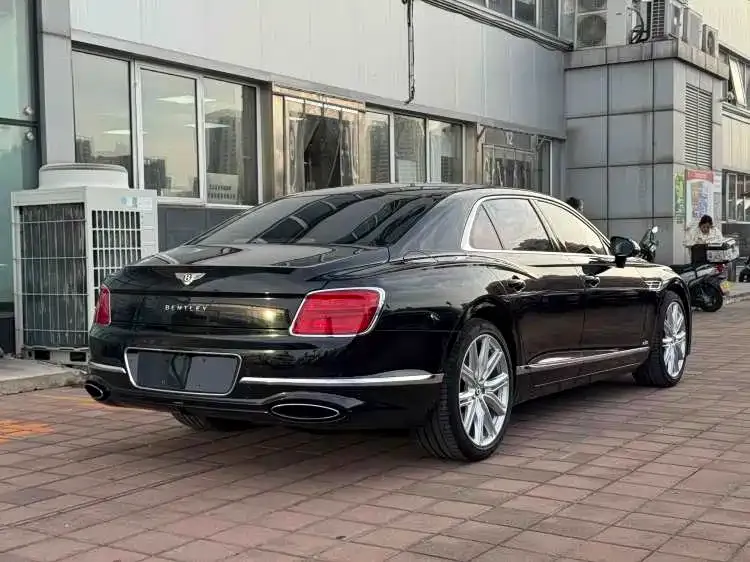 Bentley Flying Spur — фото 5