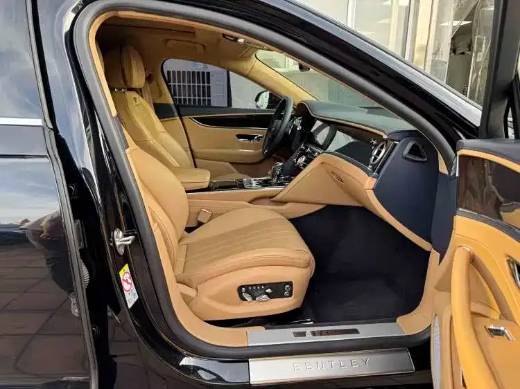 Bentley Flying Spur — фото 8