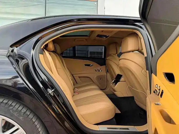 Bentley Flying Spur — фото 3