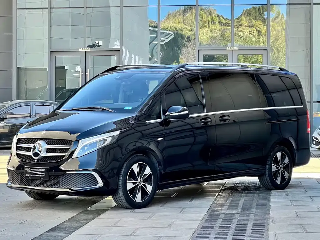 Mercedes-Benz V-Class — фото 1