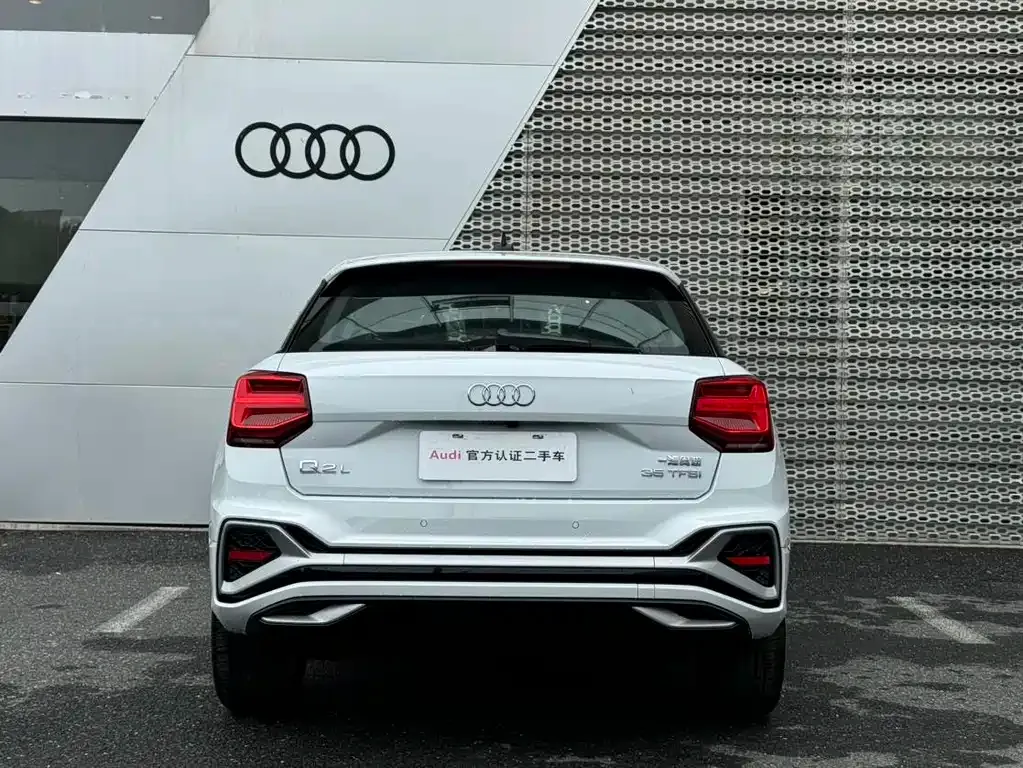 Audi Q2L — фото 10