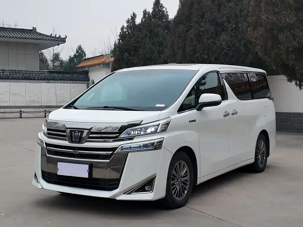 Toyota Vellfire — фото 1
