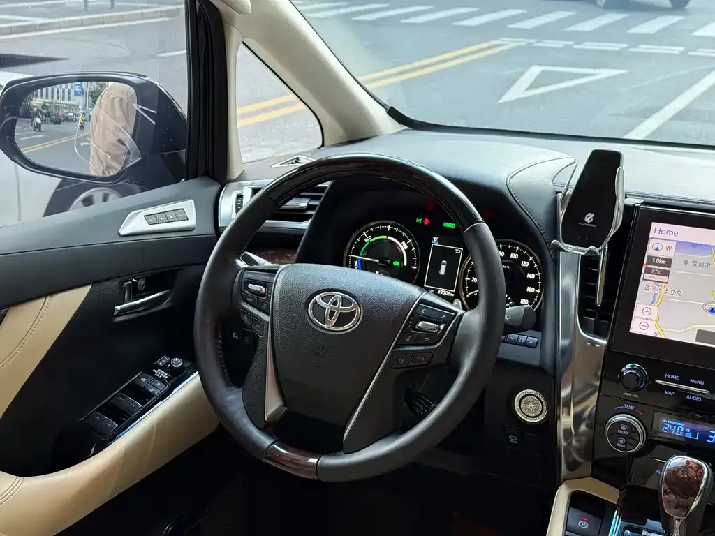 Toyota Alphard — фото 5