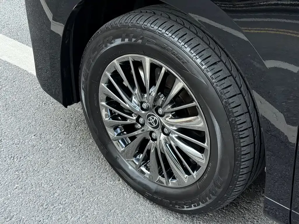 Toyota Alphard — фото 8