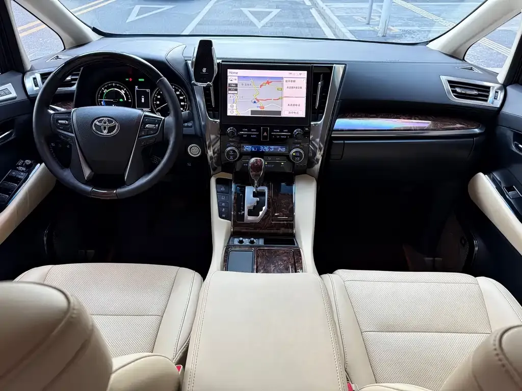 Toyota Alphard — фото 7