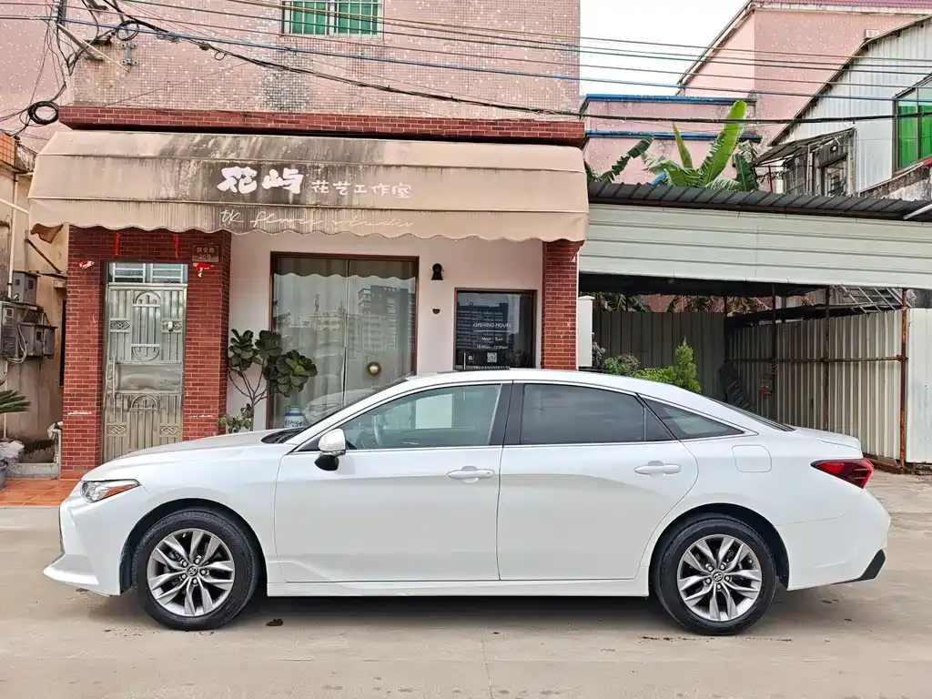 Toyota Avalon — фото 10