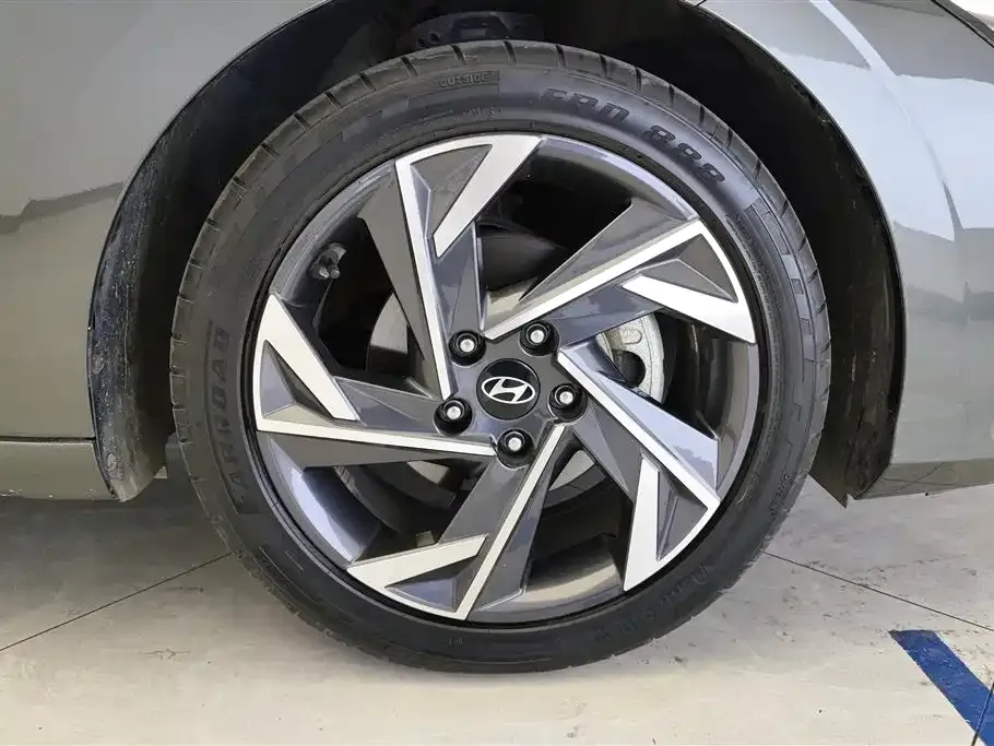 Hyundai Elantra — фото 6