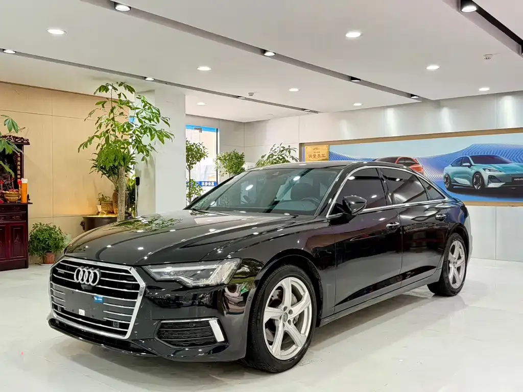Audi A6L — фото 1