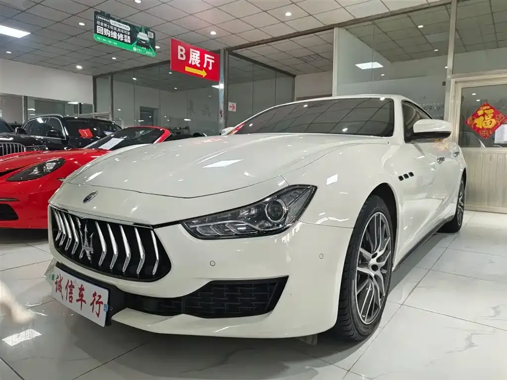 Maserati Ghibli — фото 1