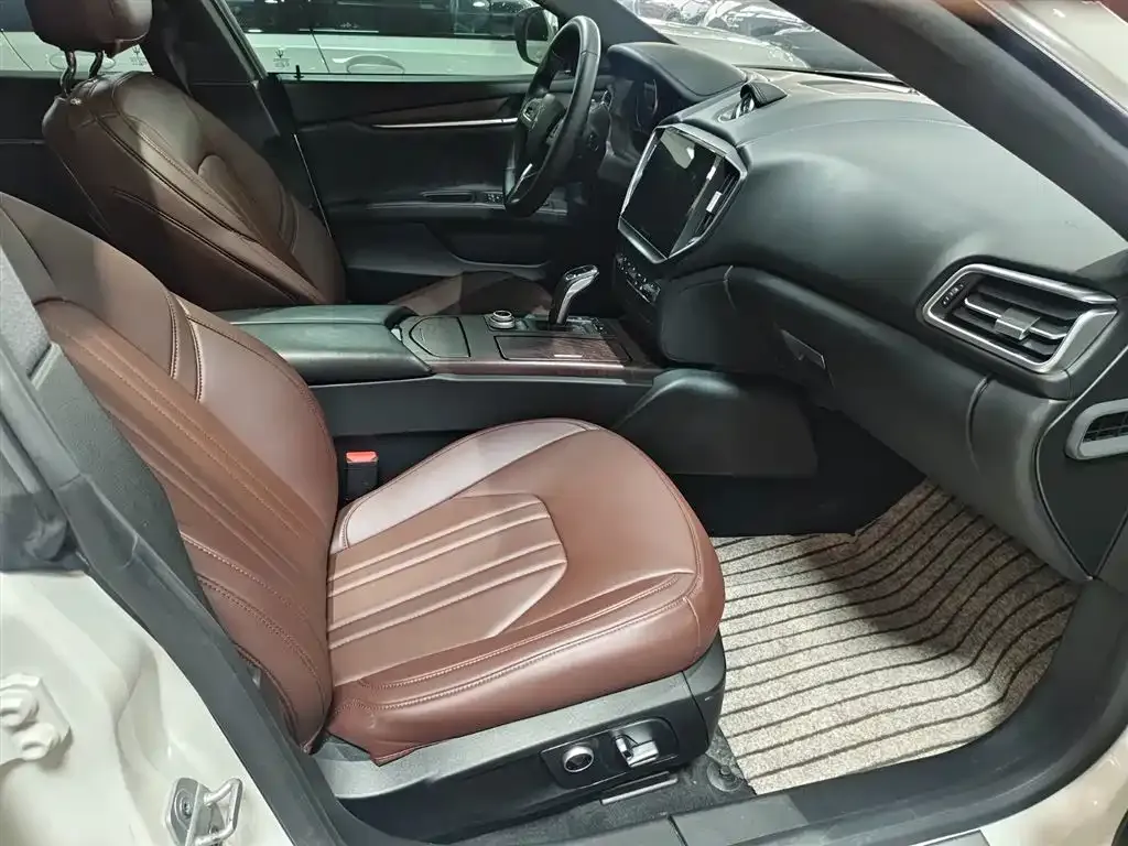 Maserati Ghibli — фото 10