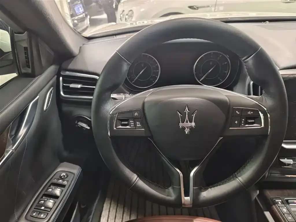 Maserati Ghibli — фото 8