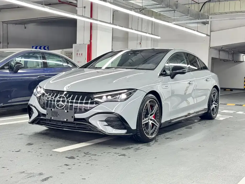Mercedes-Benz EQE AMG — фото 1