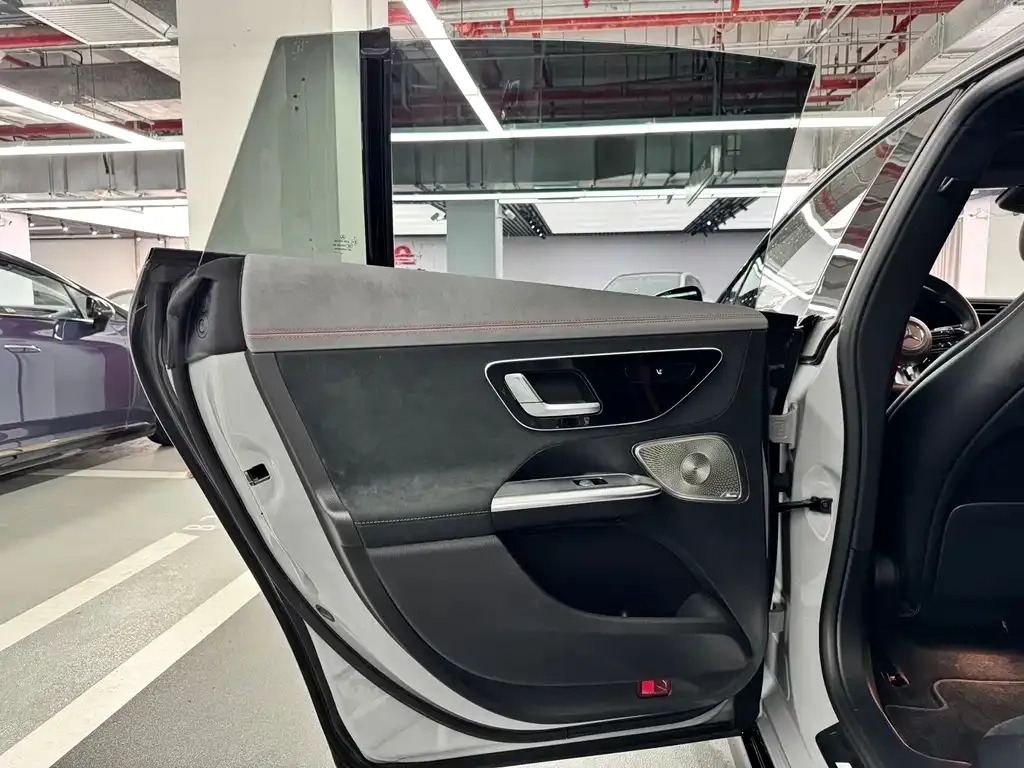 Mercedes-Benz EQE AMG — фото 4