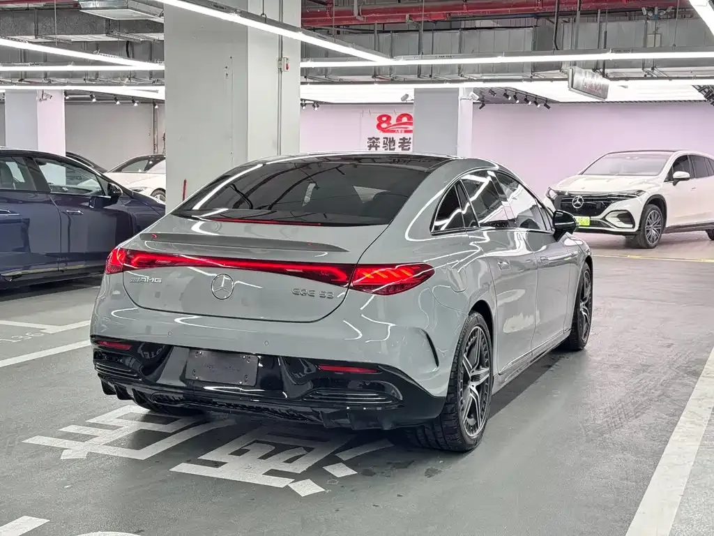 Mercedes-Benz EQE AMG — фото 8