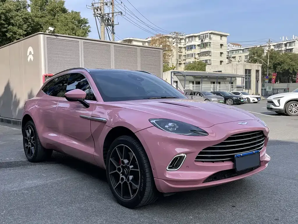 Aston Martin DBX — фото 9