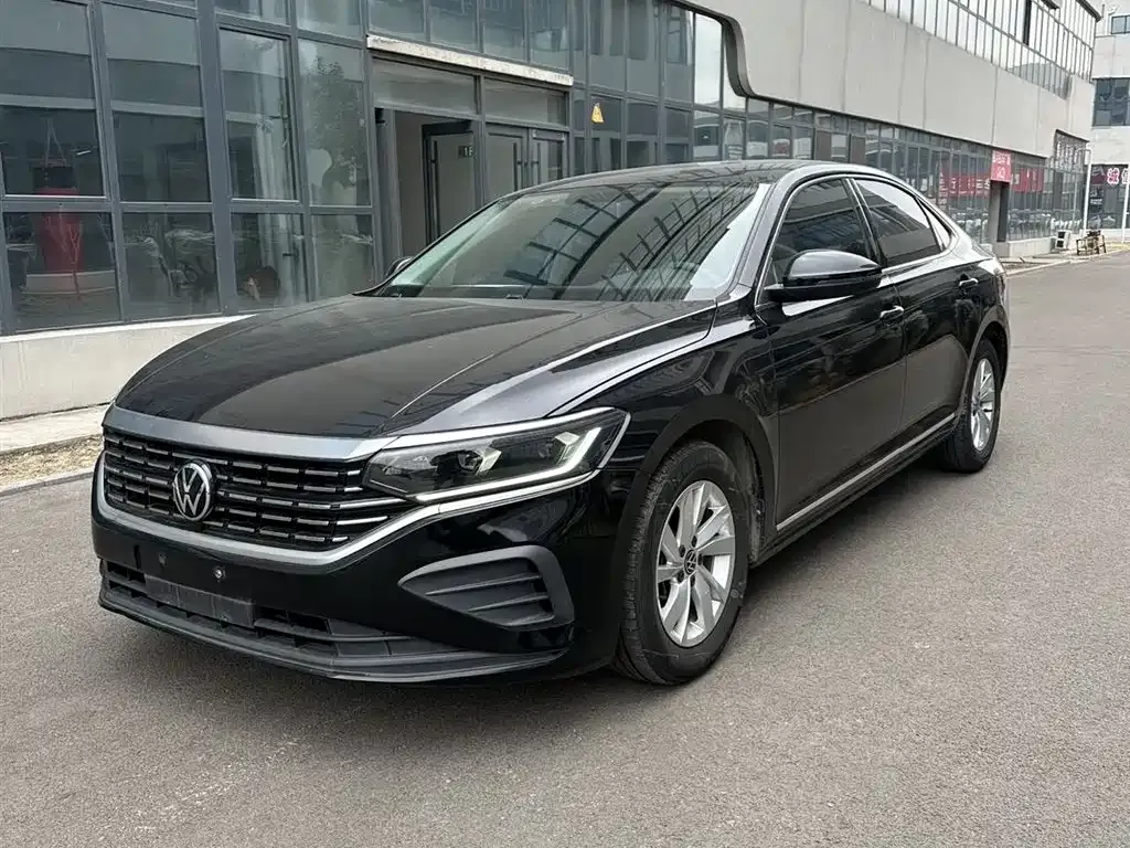 Volkswagen Passat — фото 1