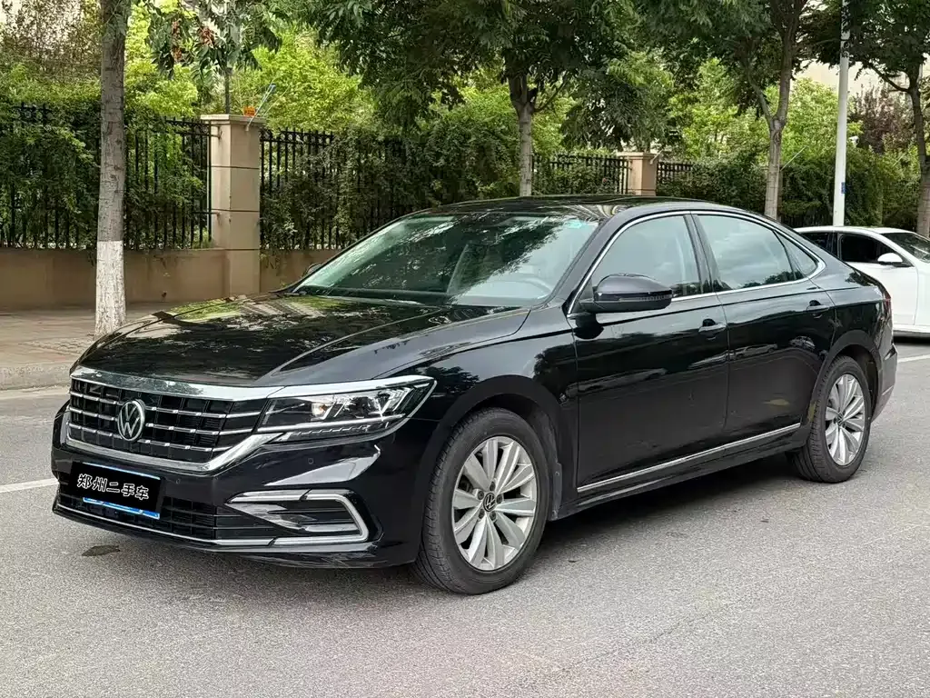 Volkswagen Passat — фото 1