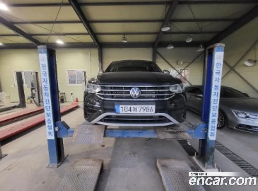 Volkswagen Tiguan — фото 1