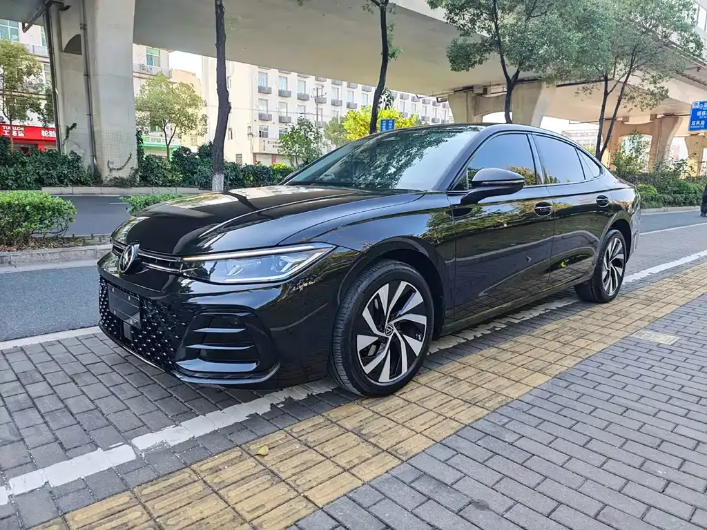 Volkswagen Passat — фото 1