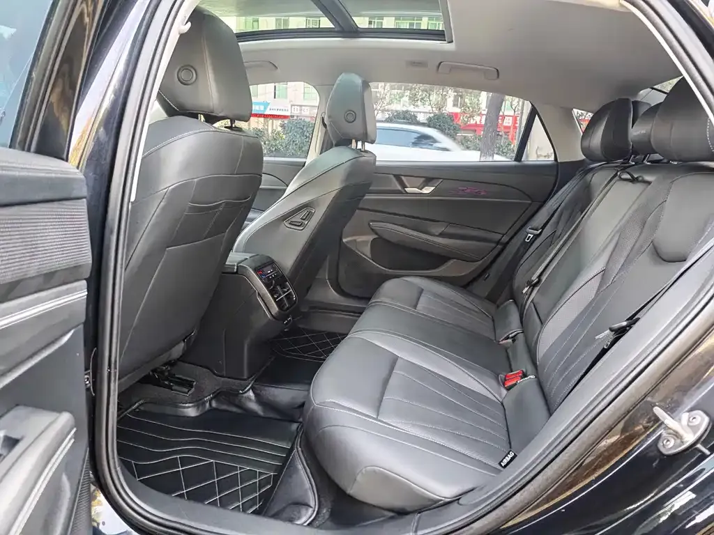 Volkswagen Passat — фото 8