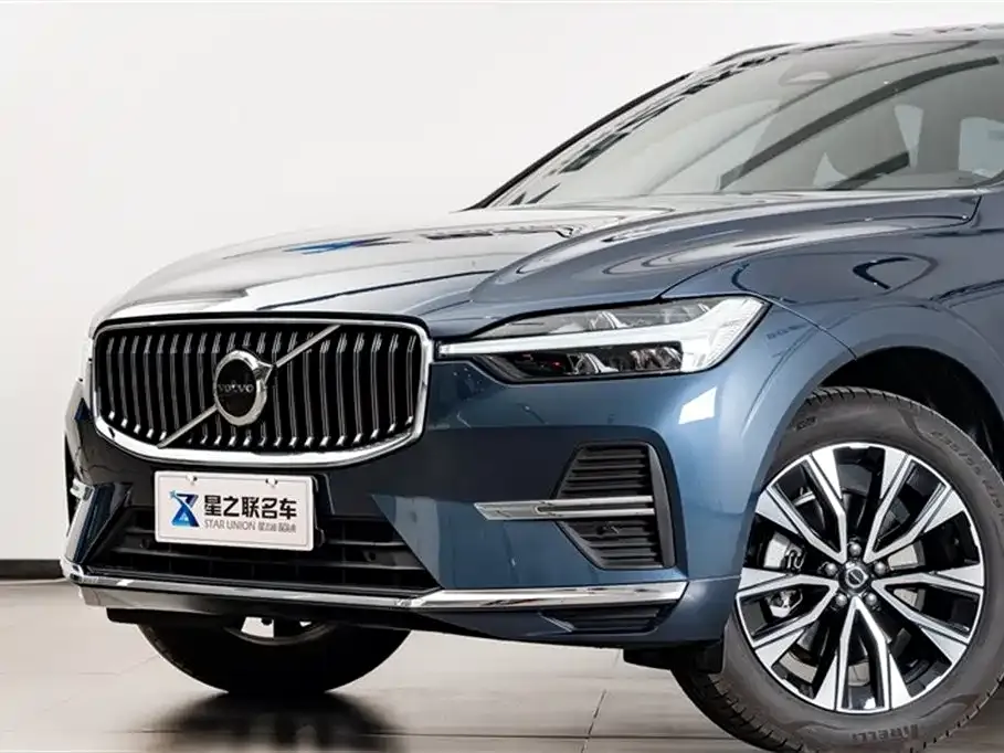 Volvo XC60 — фото 10