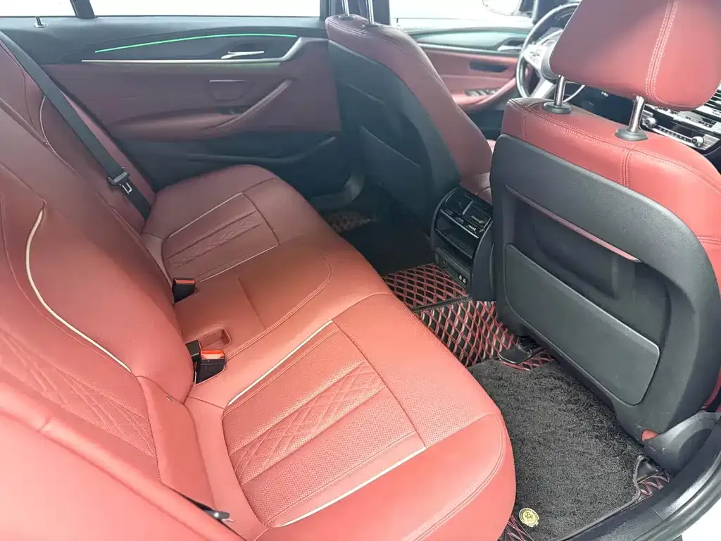 BMW 5 Series — фото 10