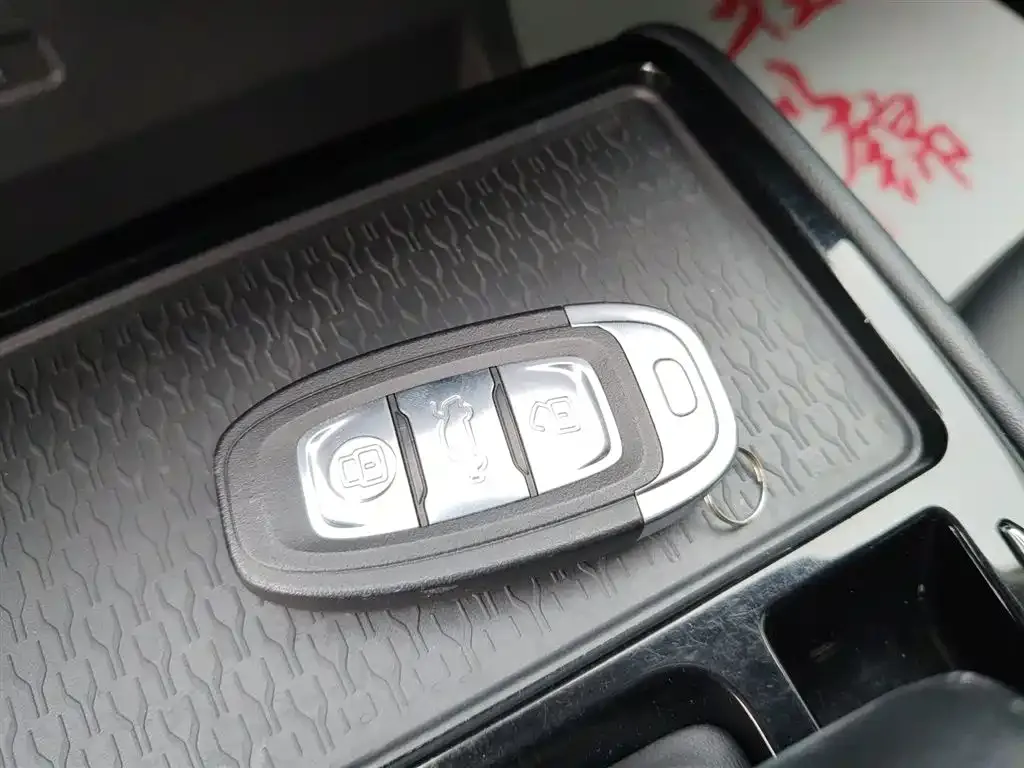 Hongqi E-QM5 — фото 3