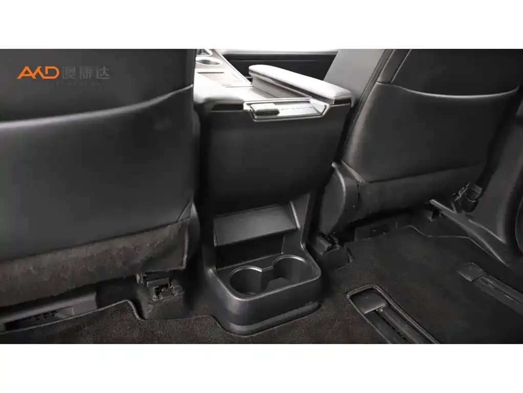 Toyota Granvia — фото 6