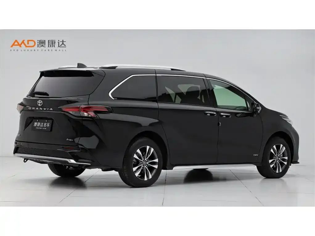 Toyota Granvia — фото 2
