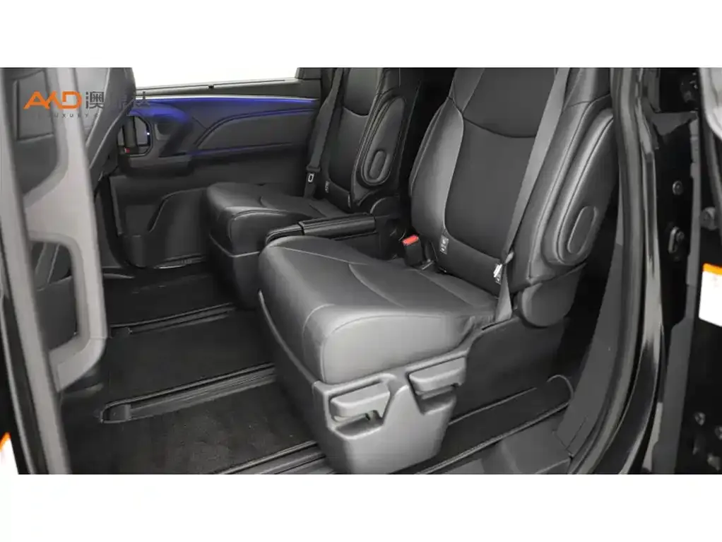 Toyota Granvia — фото 3