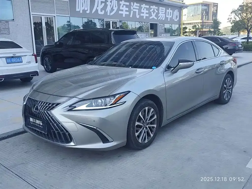 Lexus ES — фото 1