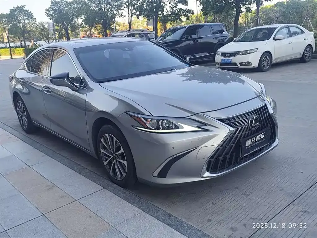 Lexus ES — фото 8