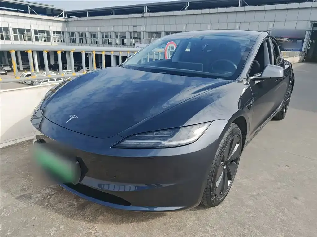 Tesla Model 3 — фото 1