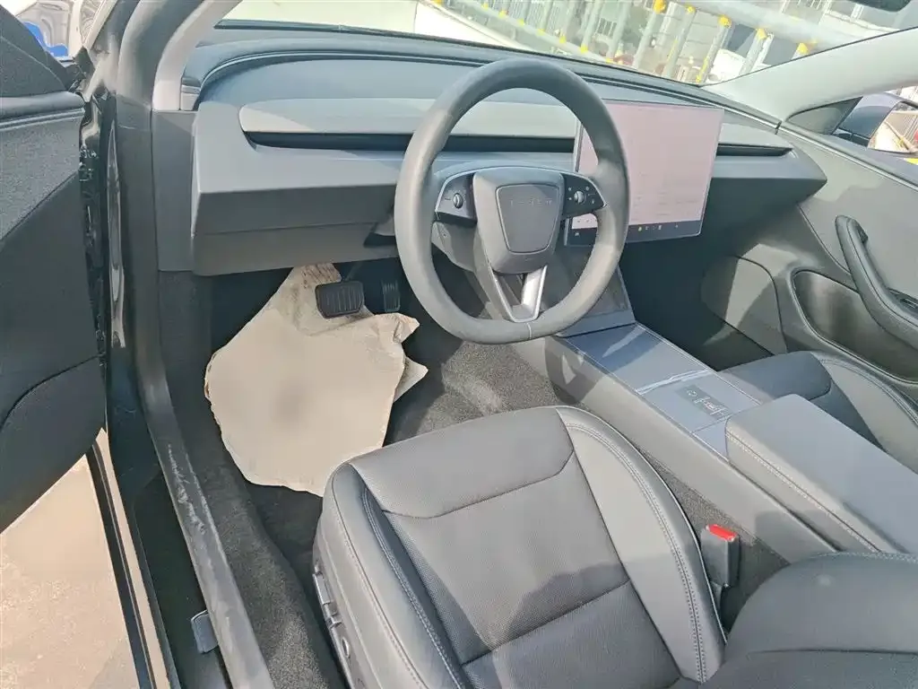 Tesla Model 3 — фото 3