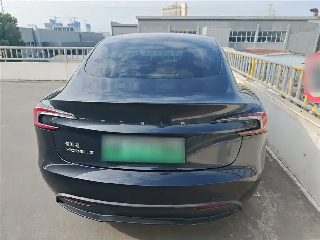 Tesla Model 3 — фото 2