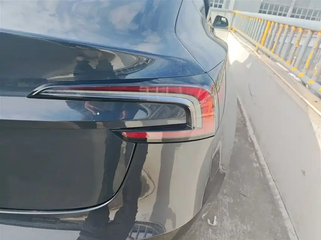Tesla Model 3 — фото 4