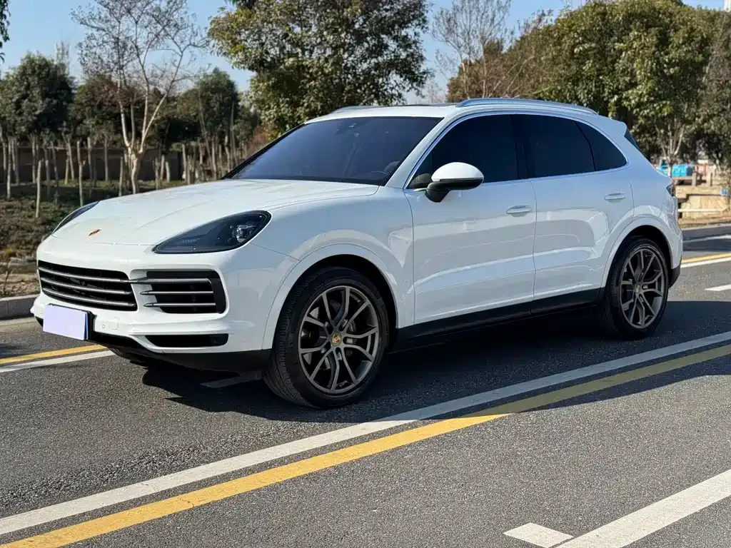 Porsche Cayenne — фото 1