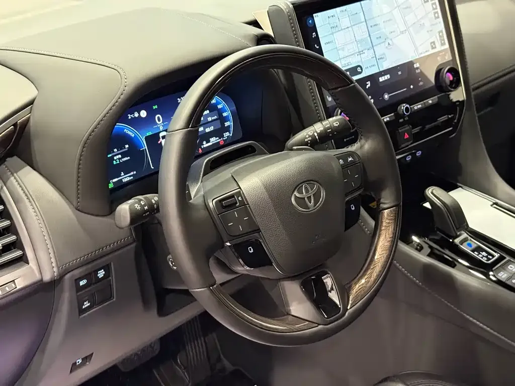 Toyota Alphard — фото 8