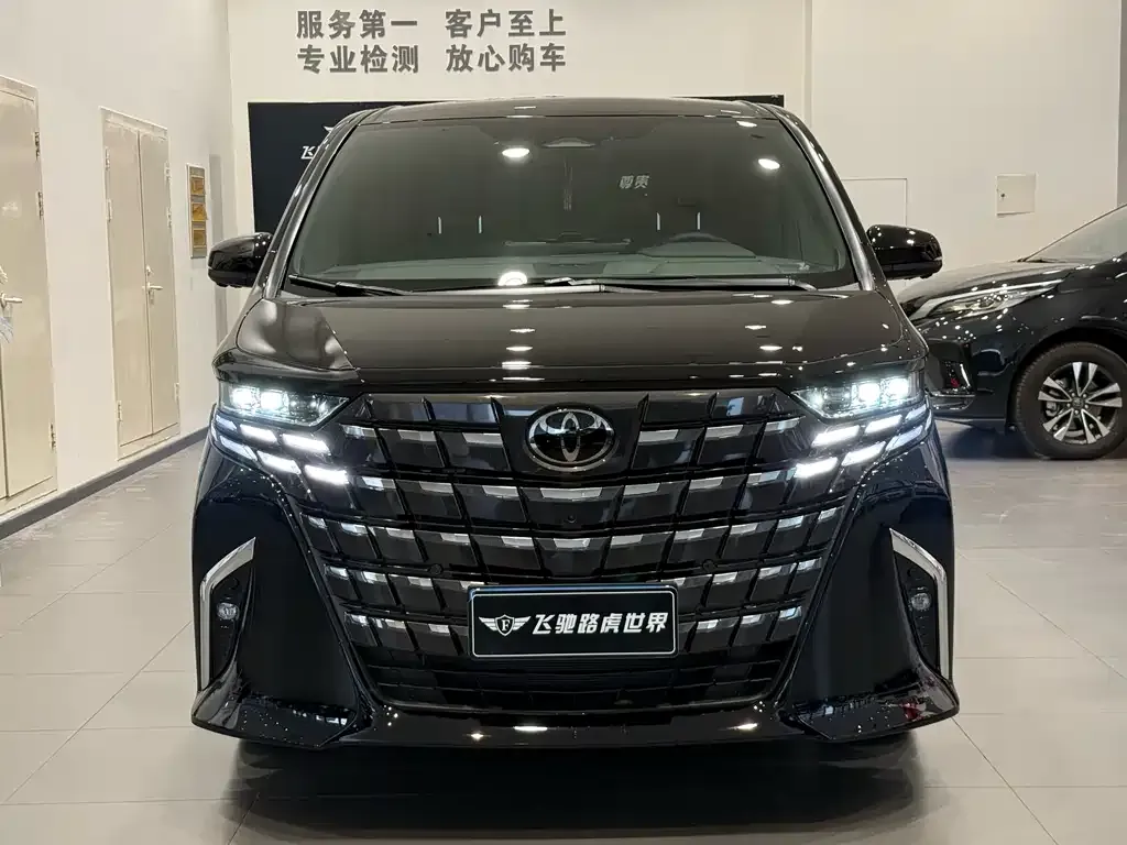 Toyota Alphard — фото 6