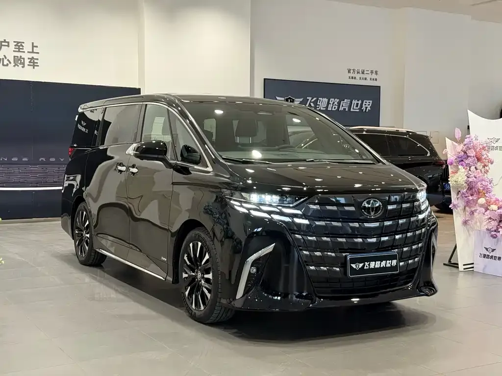 Toyota Alphard — фото 5
