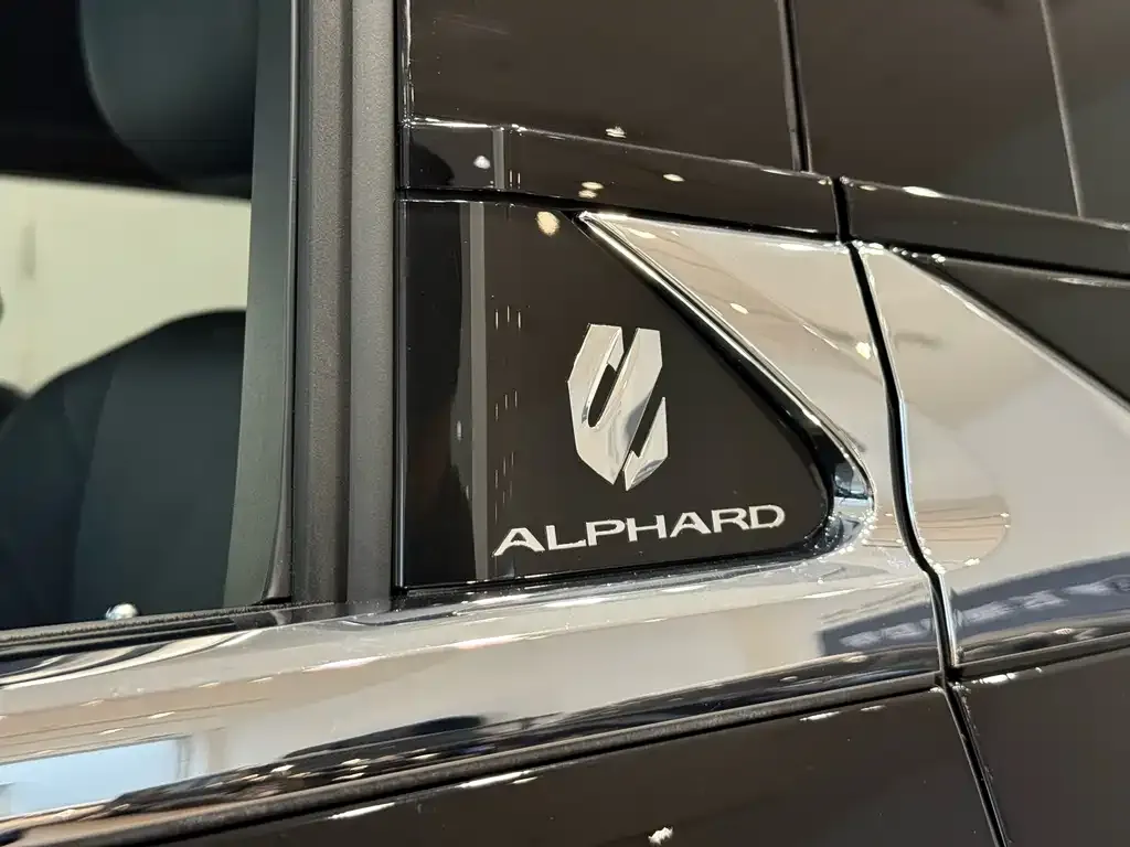 Toyota Alphard — фото 3