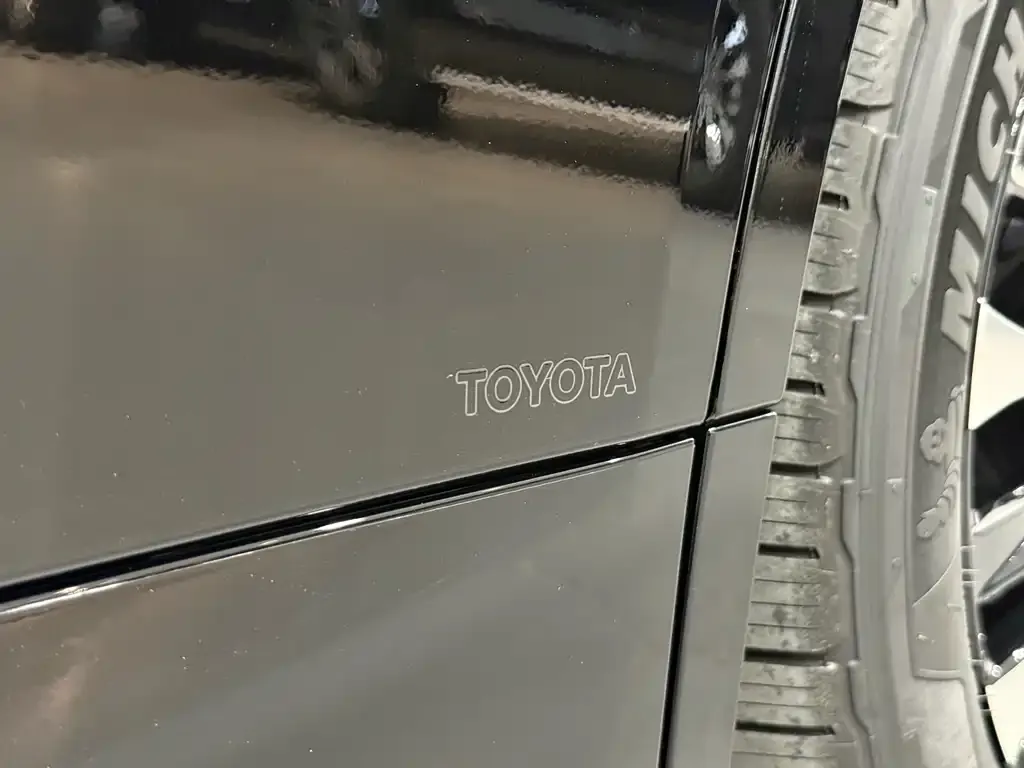 Toyota Alphard — фото 2