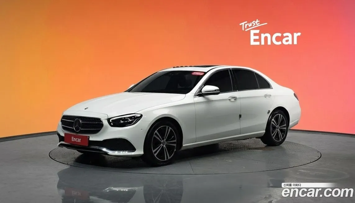 Mercedes-Benz E-Class — фото 1