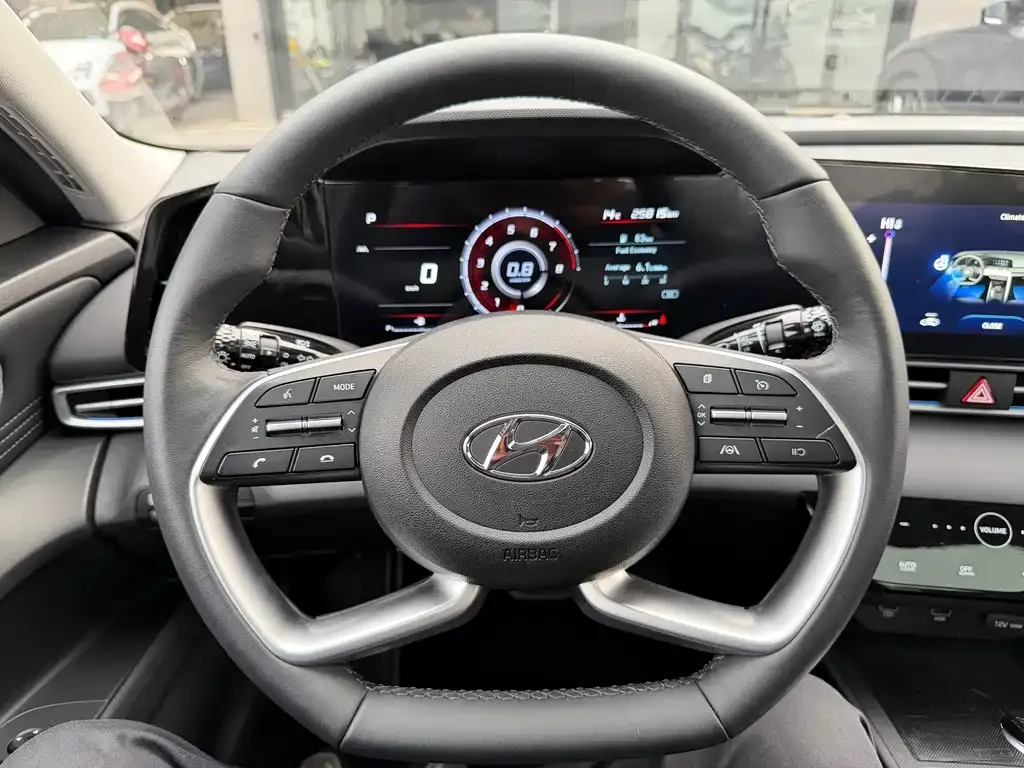 Hyundai Elantra — фото 2
