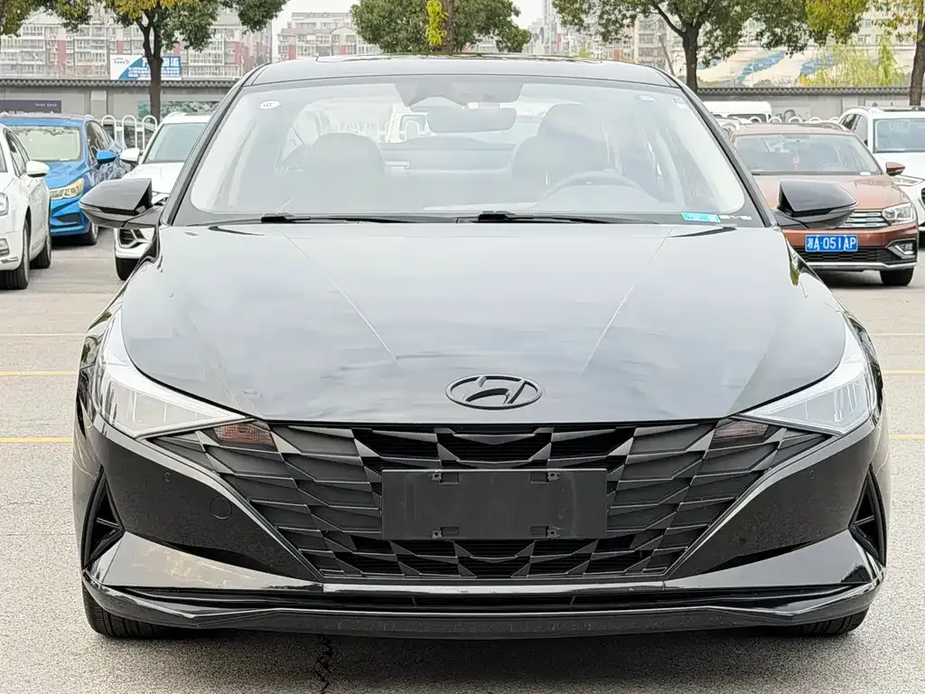 Hyundai Elantra — фото 10